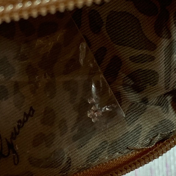 ๐ GUESS logo wristlet bag - Picture 6 of 7